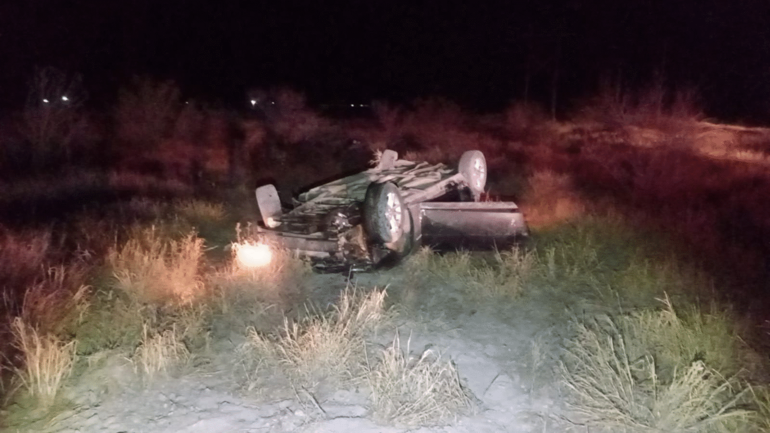 CAMARO SE SALE DE CAMINO, CHOCA VS POSTE Y VUELCA CERCA DEL RANCHO EL PENJAMO