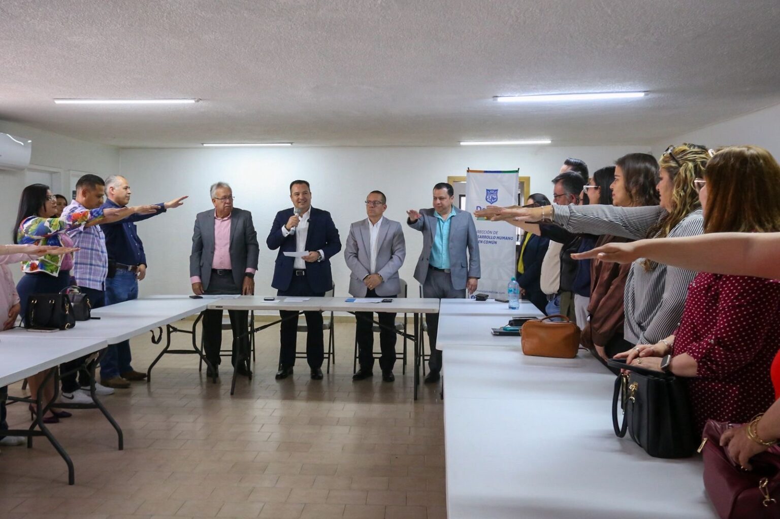Toma protesta Valenciano al Consejo Municipal de Participación Escolar en la Educación