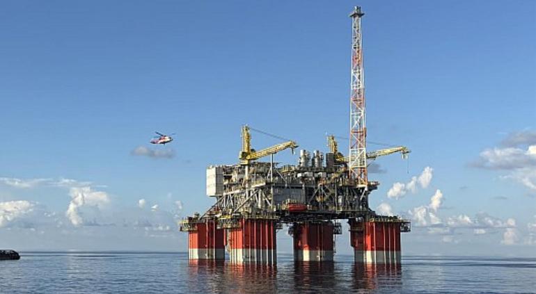 Dispara conflicto EU-Irán precio del petróleo; mayor alza en 4 años