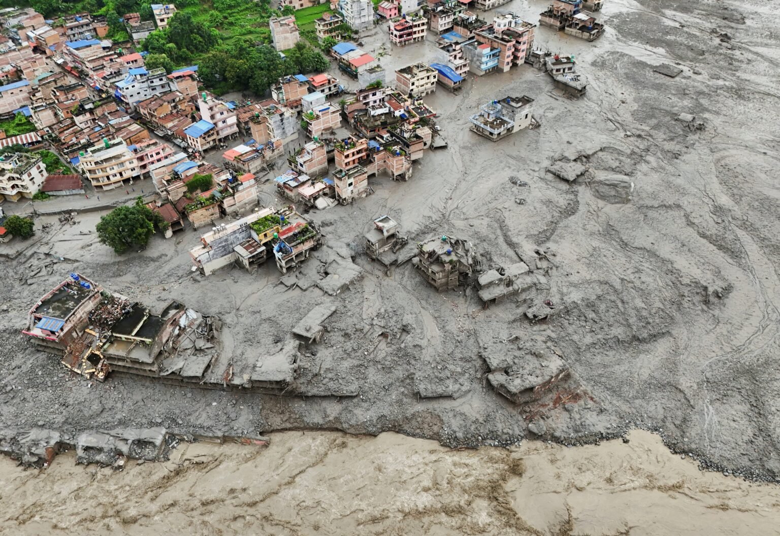 El número de desaparecidos en Nepal y Tíbet tras la fuerte riada supera los 1.300, según dos registros