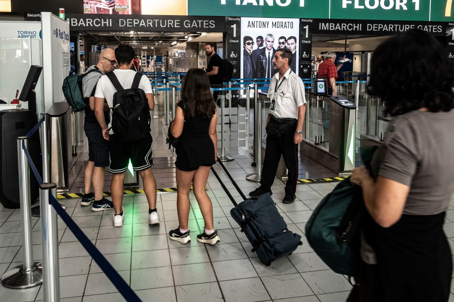 Última hora de la entrada de inmigrantes a Ceuta, en directo | España aplica desde hoy controles fronterizos a viajeros procedentes de Italia