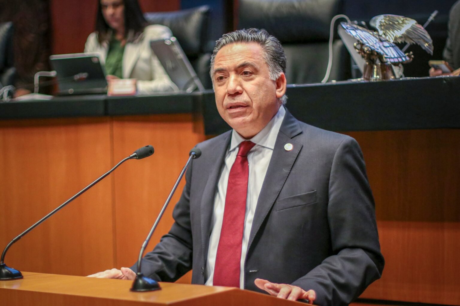 El senador Enrique Inzunza abandona la bancada de Morena tras la caída de Rocha Moya