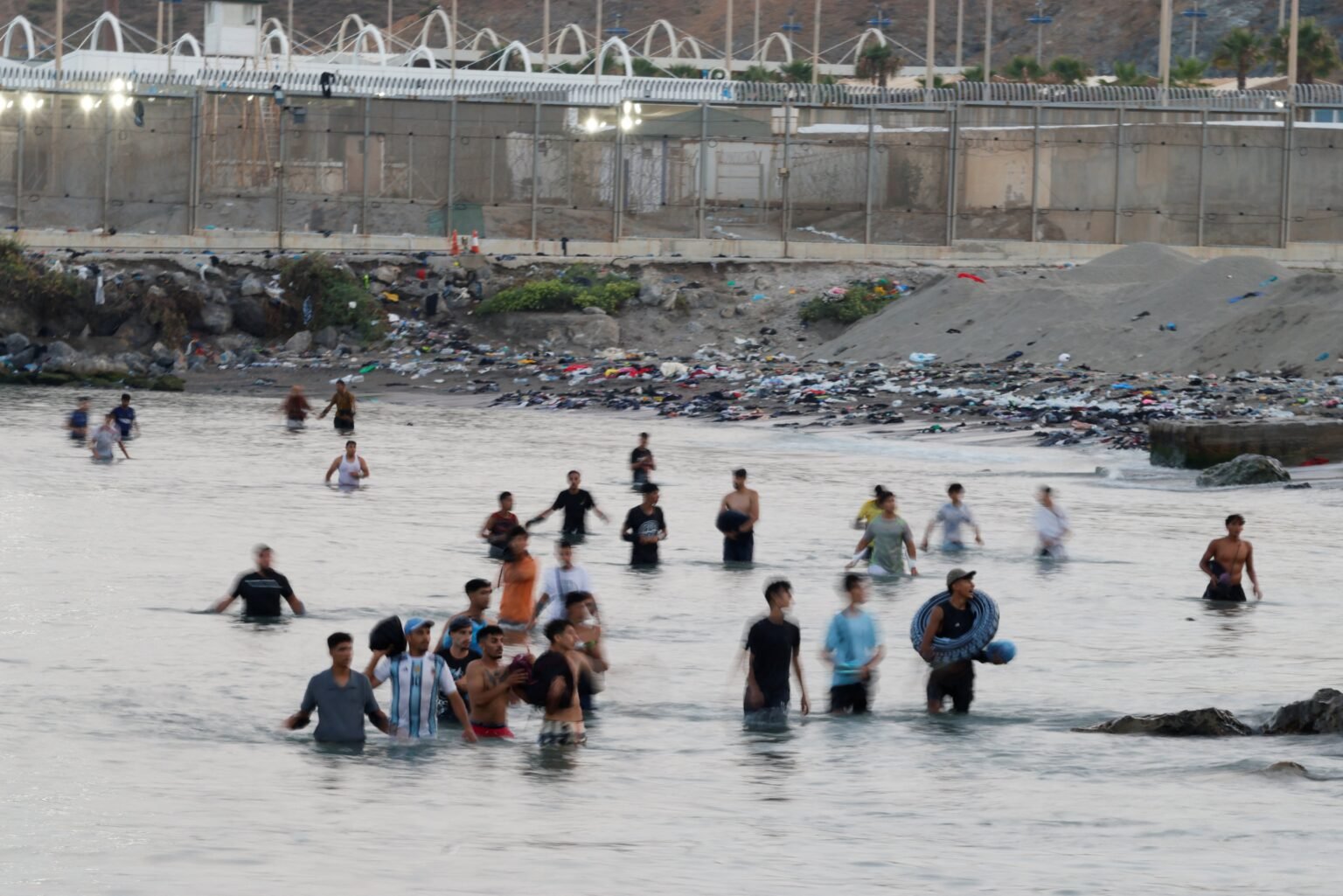 Los bulos que propiciaron la avalancha migratoria hacia Ceuta: “La puerta está abierta”