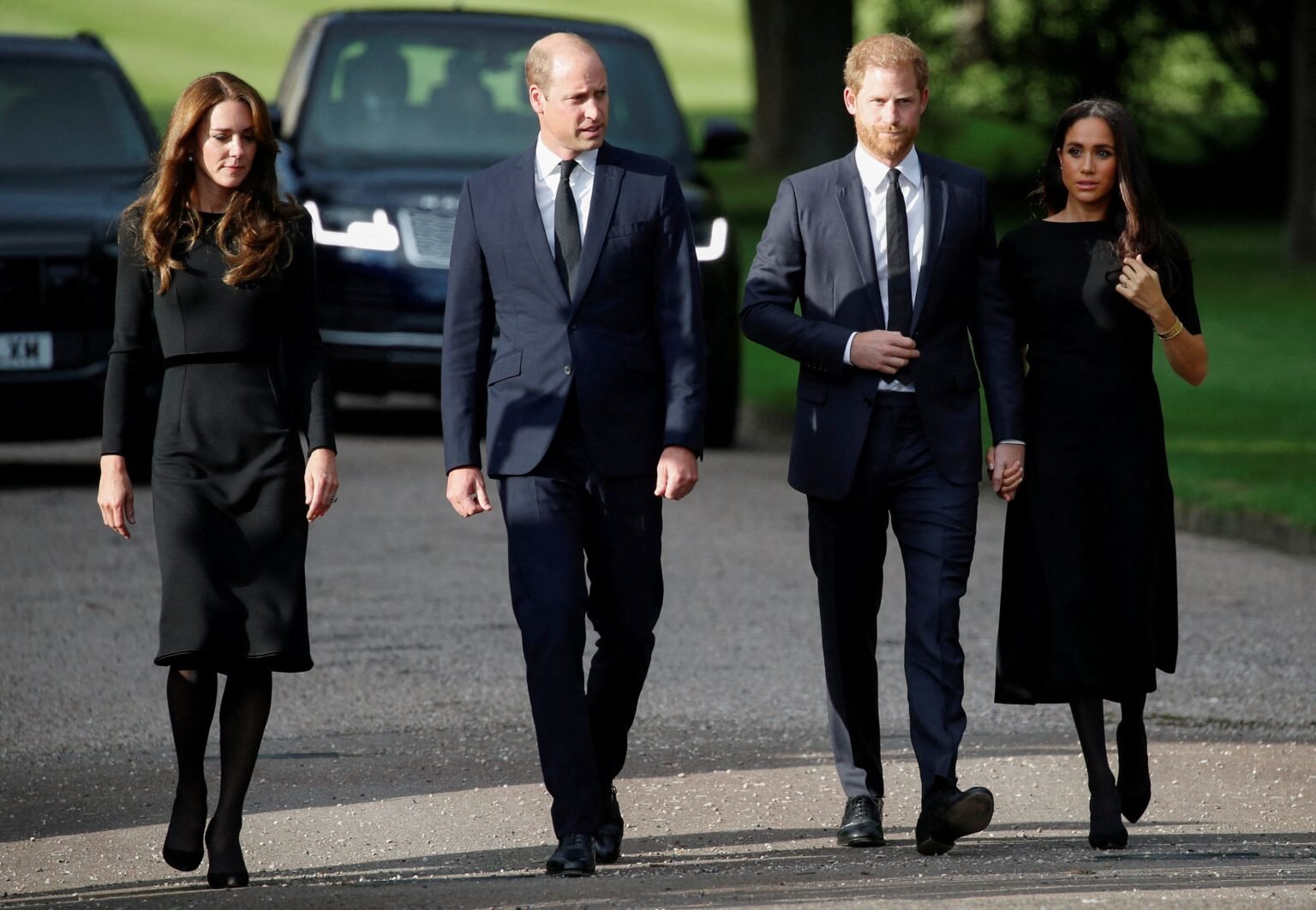 El regreso del príncipe Enrique y Meghan Markle al Reino Unido enfrenta de nuevo a la familia real a futuros baches