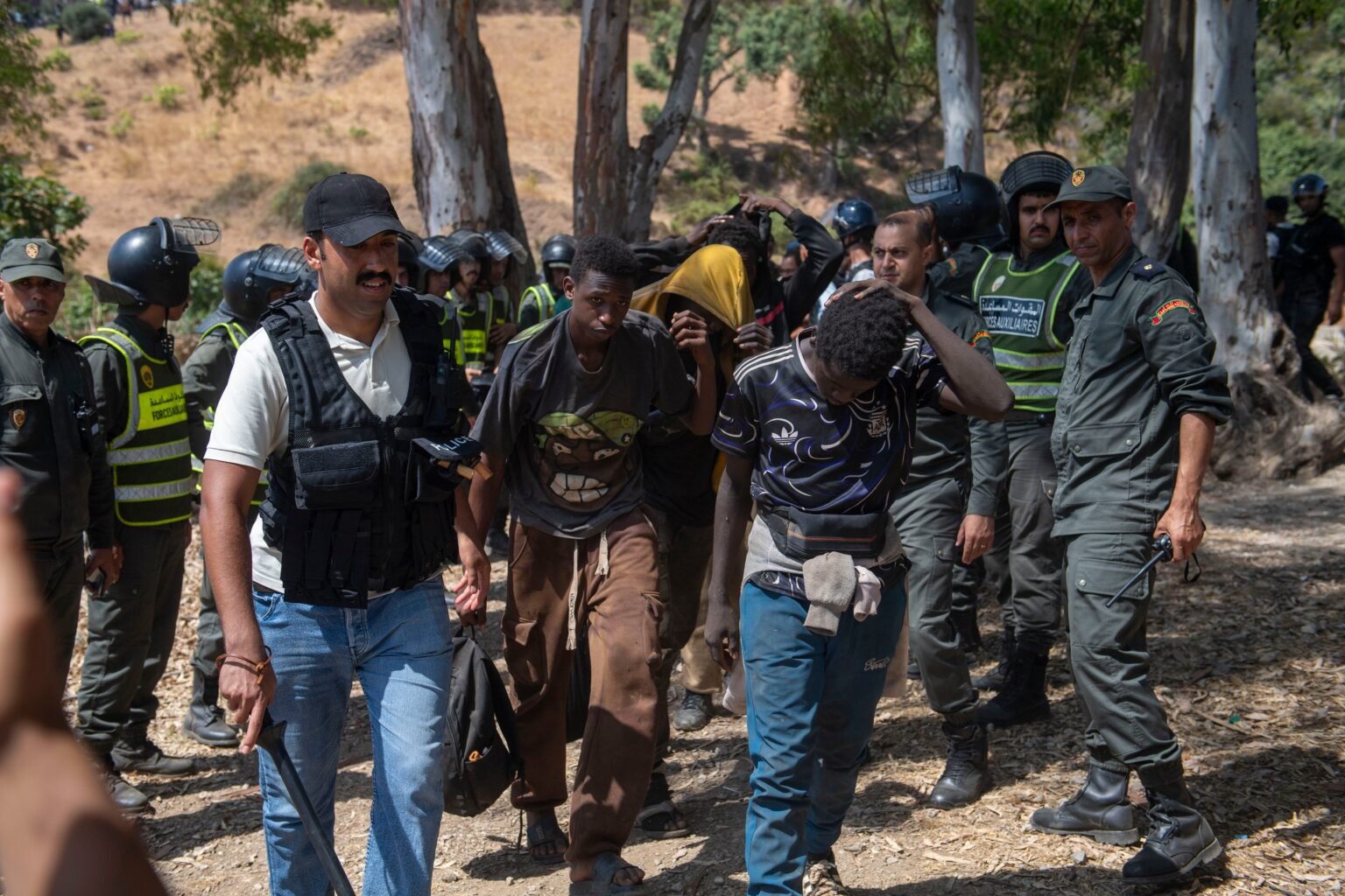 Última hora de la entrada de inmigrantes a Ceuta, en directo | El Gobierno está “en contacto” con Marruecos para “buscar una solución” a la expulsión de periodistas de Castillejos