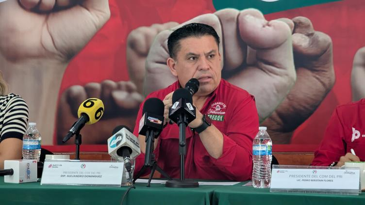 Kike aún milita en el PRI, Estado no decide candidaturas: Alex