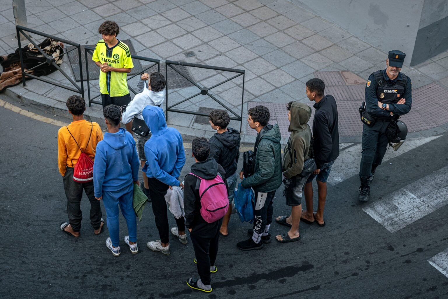 Más de 1.000 menores aún deambulan por Ceuta: entre la guerra política y el limbo