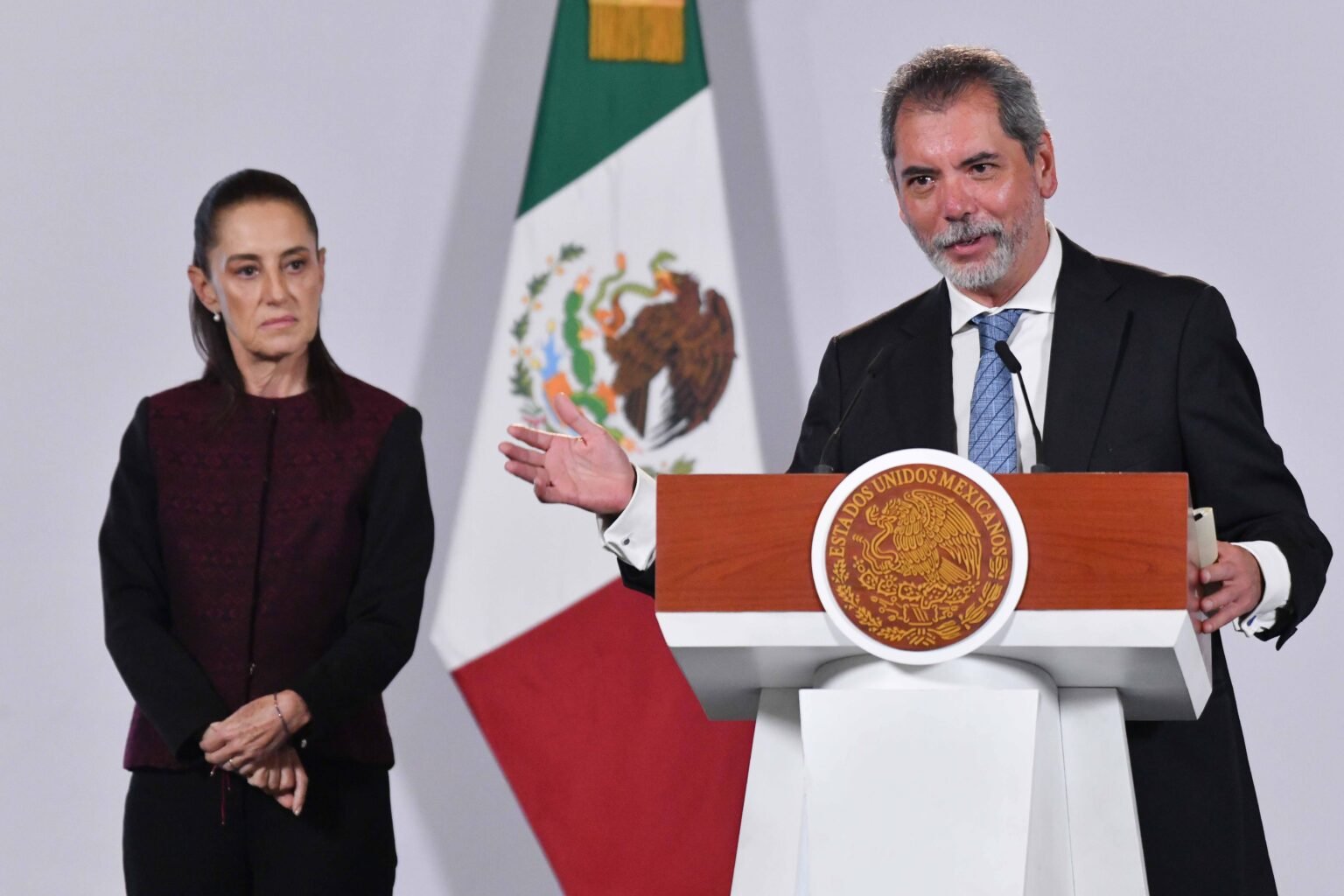 México maniobra para esquivar una reforma fiscal integral