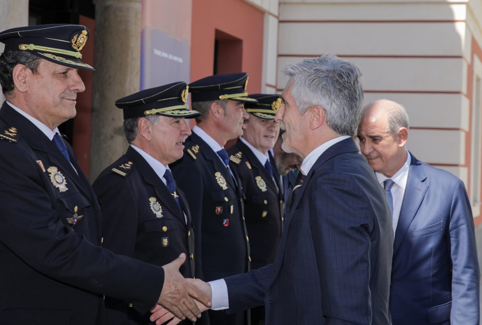 Marlaska exige al director de la Policía que aclare si el cuerpo tiene información de que Marruecos estuvo tras el asalto masivo a Ceuta