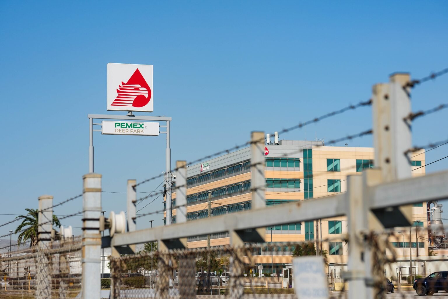 Deer Park contrabandeó desde Estados Unidos más de un millón de litros de gasolina a través de la red de Ingemar, según la investigación contra Ruffo