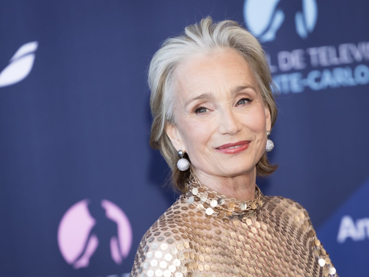 La reflexión de Kristin Scott Thomas sobre haber perdido dos padres de niña: “Interpreto a muchas mujeres de luto”
