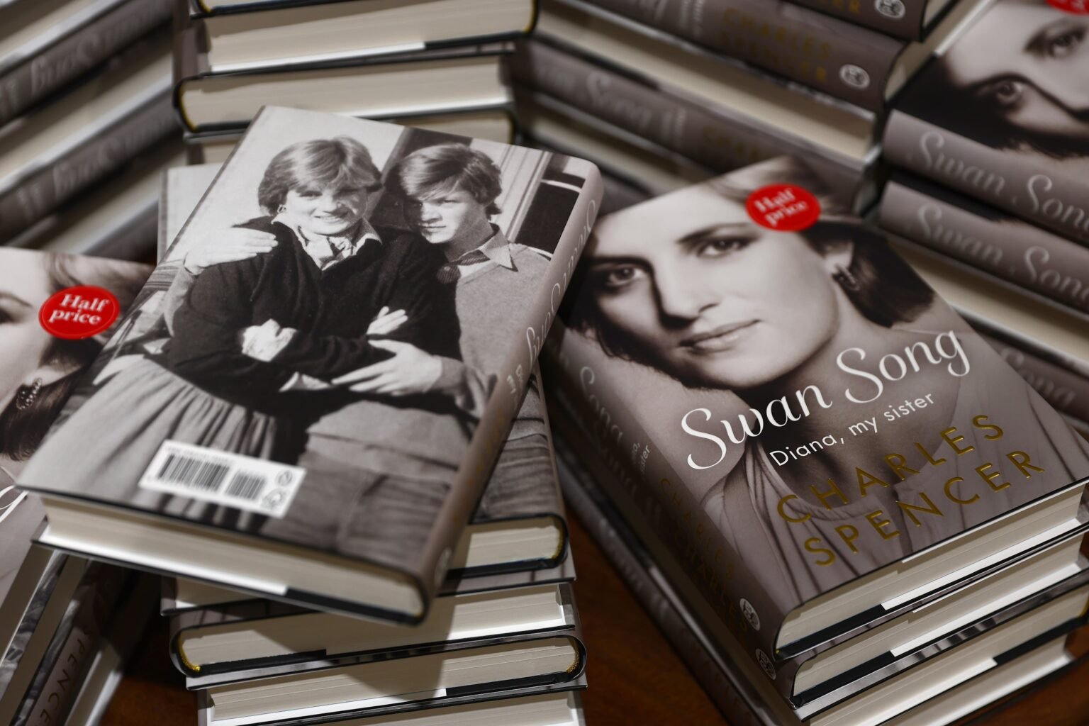 Revelaciones de una lectura pausada del libro de Charles Spencer sobre Diana de Gales: humillaciones, los desplantes de Carlos III y un romance secreto de la reina Isabel