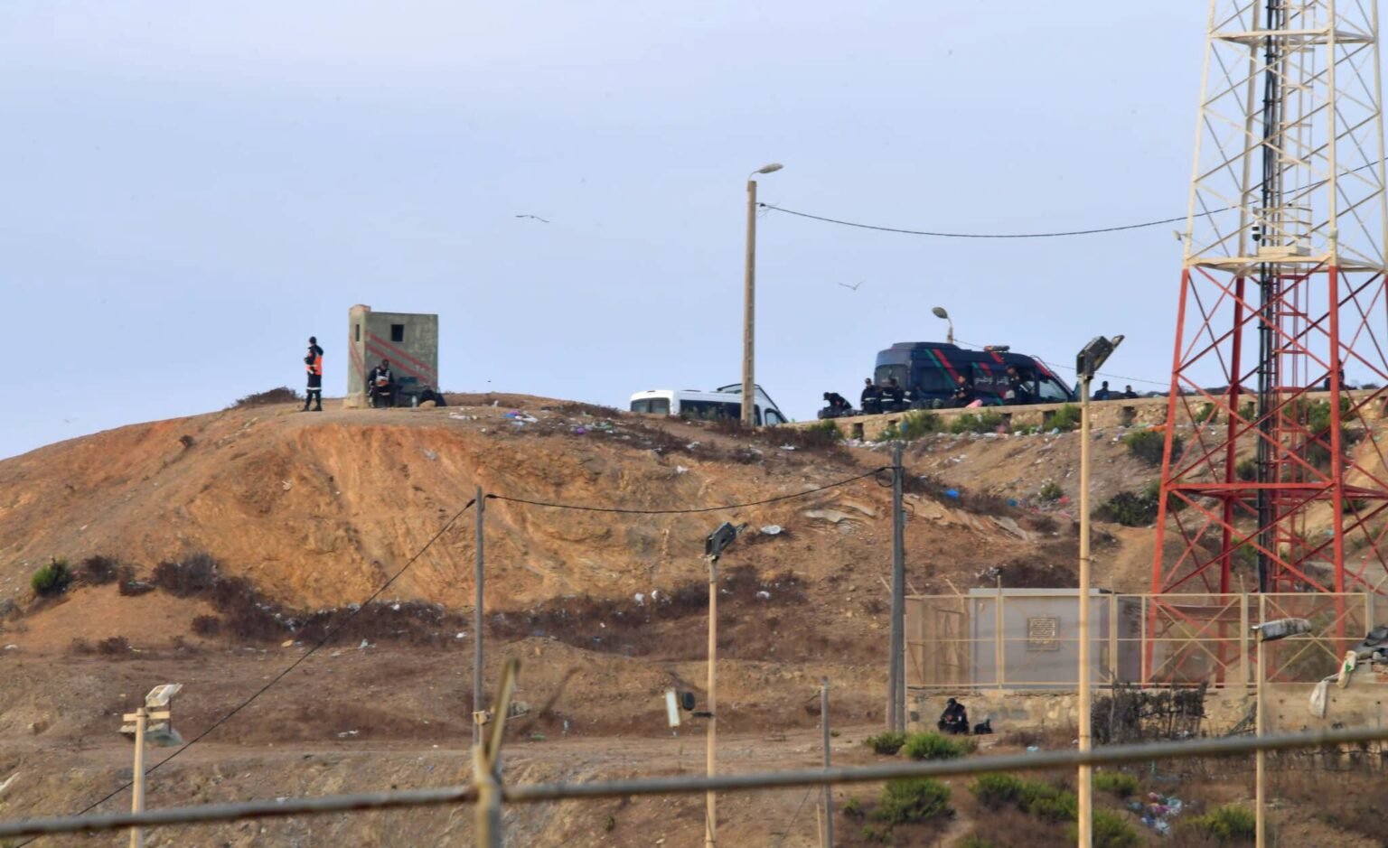 Crisis en Ceuta y actualidad política, en directo | Calma en las fronteras de Ceuta y Melilla en un día de alerta por la amenaza de un nuevo salto masivo