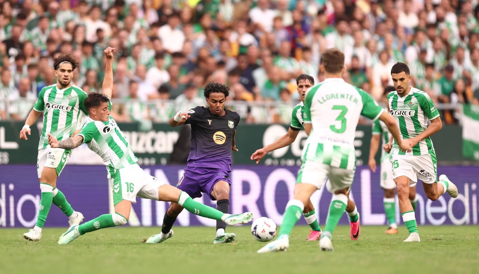 La Cartuja también se vence a Lamine Yamal y el Barcelona golea al Betis