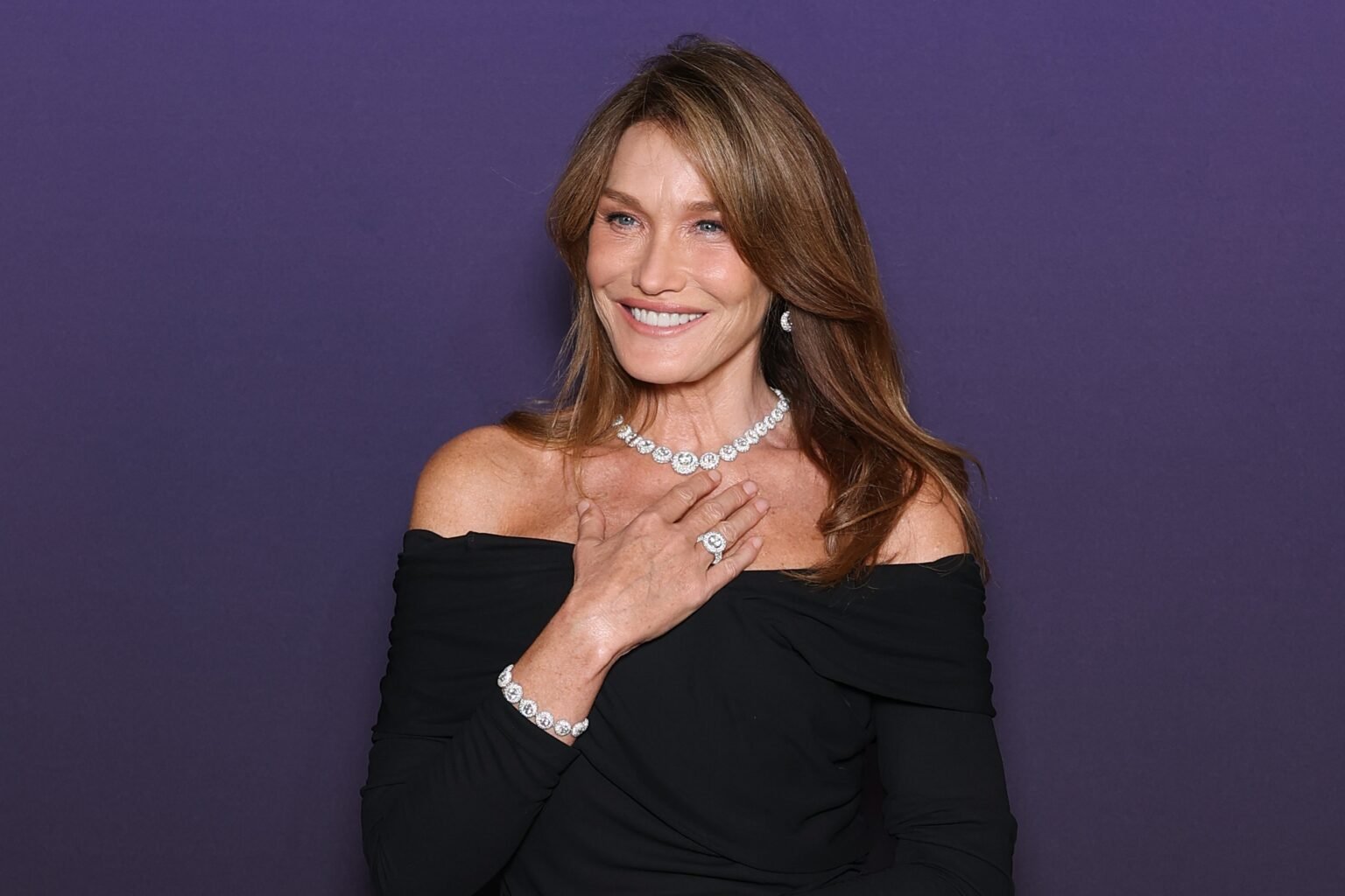 Carla Bruni se sincera en un libro sobre sus adicciones: “No me he liberado del todo”