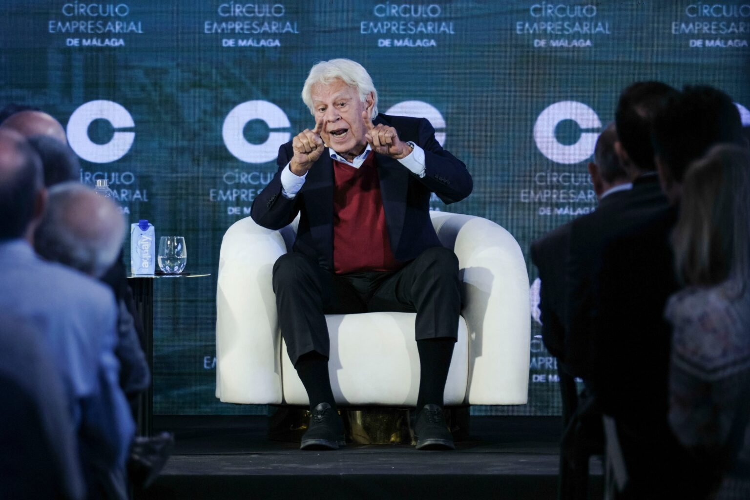 Felipe González cree que Sánchez tiene opciones en los comicios generales “si Milei visita España 15 veces más”