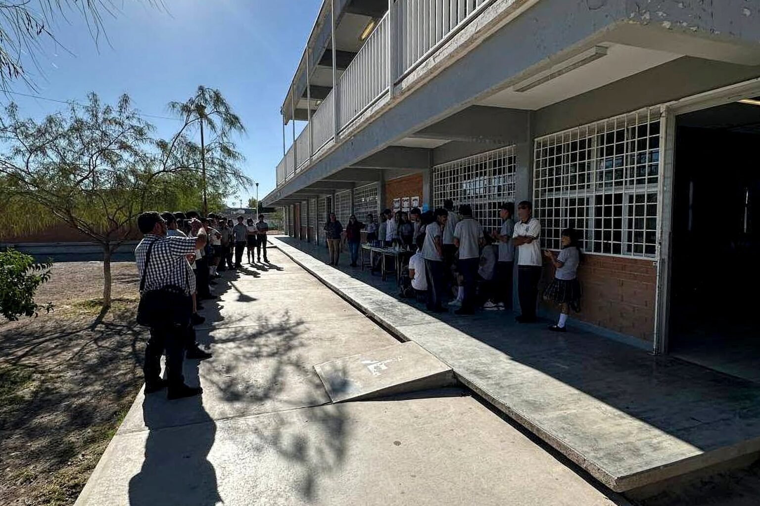 Un ataque armado en una escuela secundaria en Torreón deja a la subdirectora muerta y al menos tres heridos