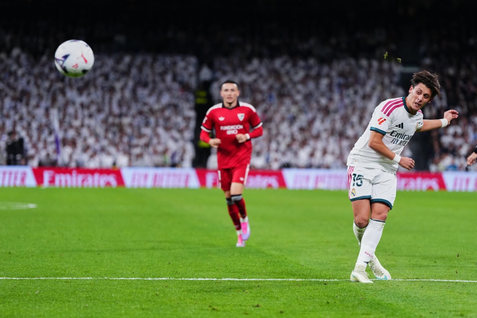 Arda Güler endereza al Madrid, que reduce y golea al Sevilla