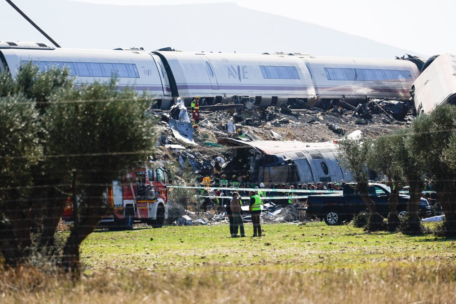 Última hora del accidente de trenes en Toledo, en directo | Al menos 30 muertos en el choque de trenes de alta velocidad en Urda