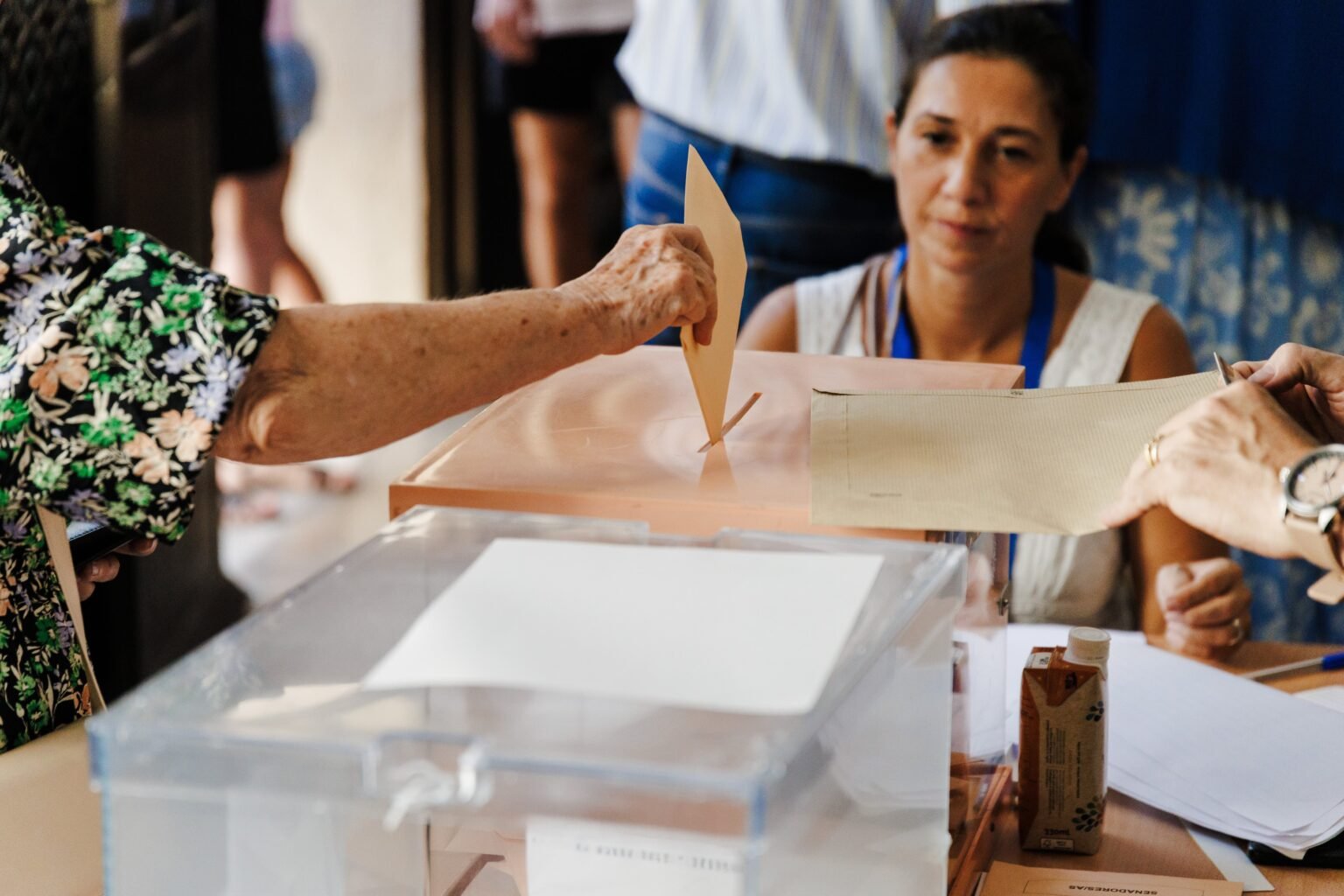 El censo electoral crece en más de 1,26 millones de personas para las elecciones del 29-N, de los que 440.000 residen fuera de España