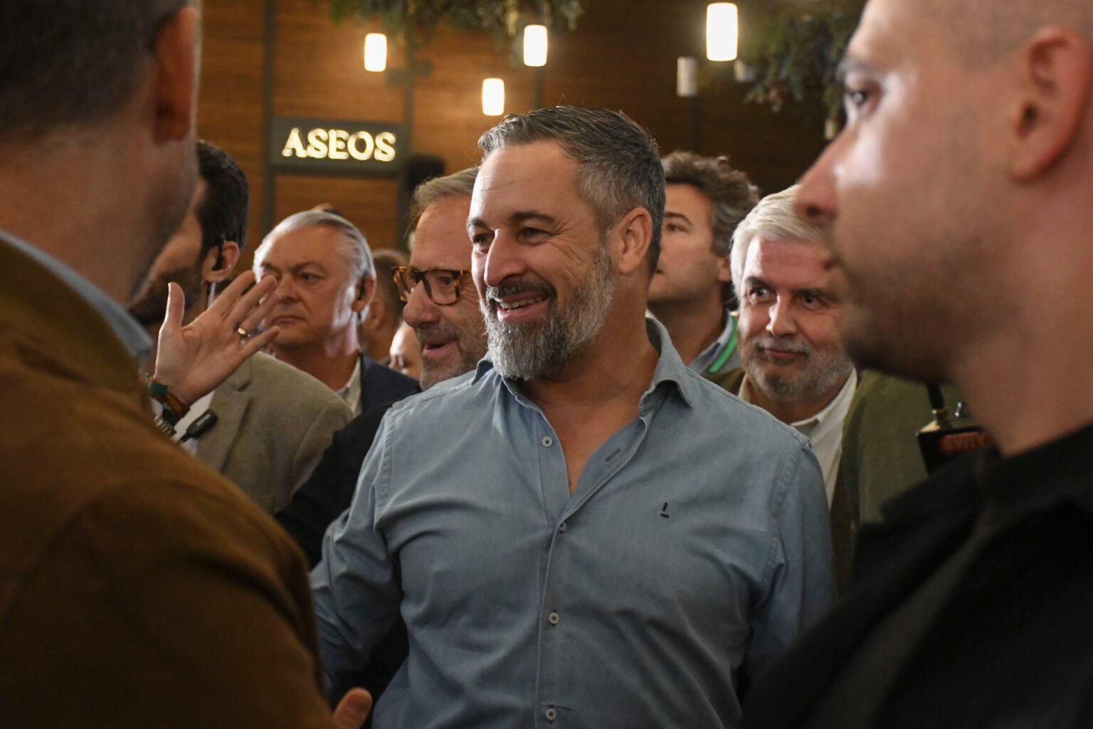 Vox exige al PP tener grupo propio en el Senado y protagonismo en Cataluña