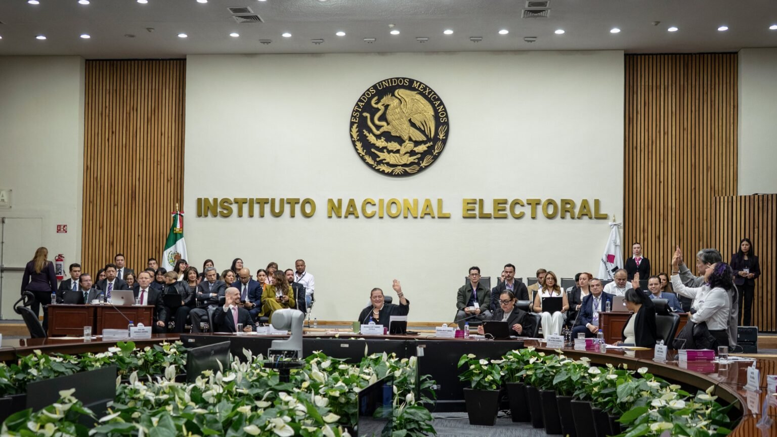 La Cámara de Diputados, ante el reto de devolver la confianza al INE