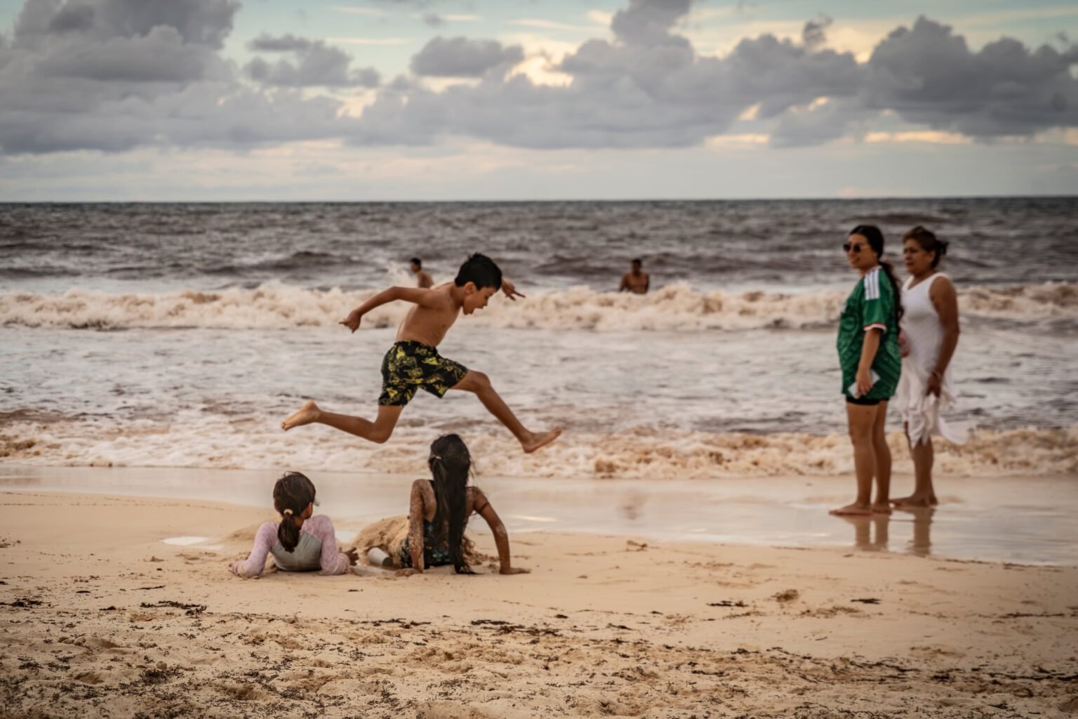 Un aeropuerto vacío, locales cerrados y hoteles en abandono: la caída del turismo en Tulum se profundiza